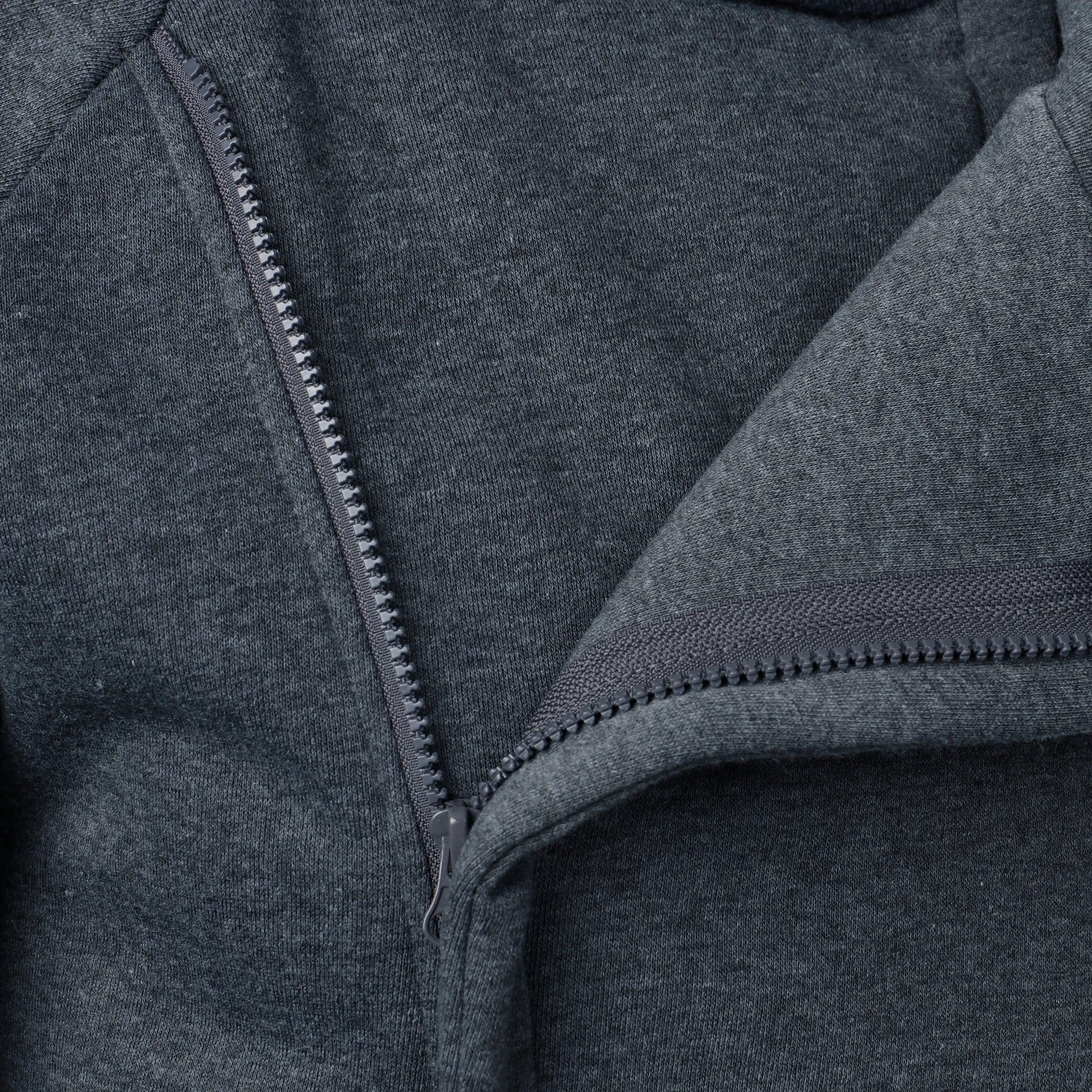 Sergi - Sudadera con capucha y cremallera cruzada